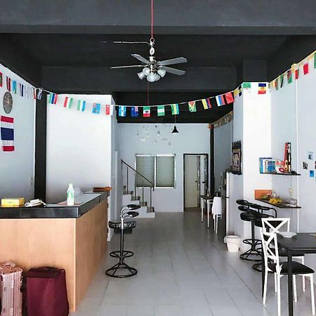 The Galiness International Backpacker Hostel Phuket Patong Buitenkant foto