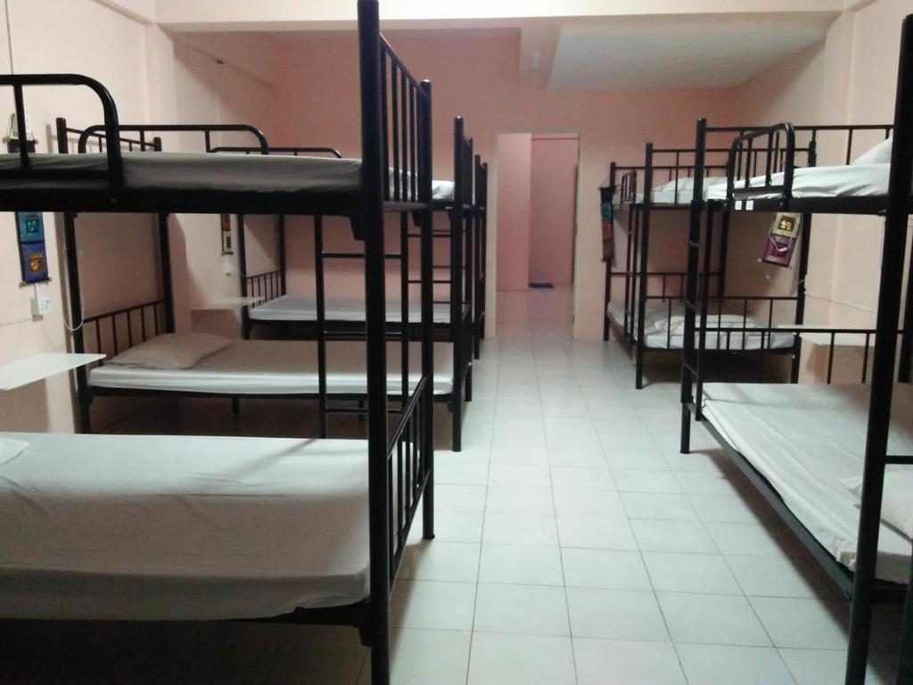 The Galiness International Backpacker Hostel Phuket Patong Buitenkant foto