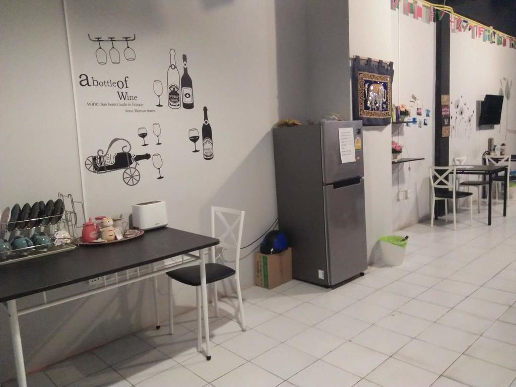 The Galiness International Backpacker Hostel Phuket Patong Buitenkant foto