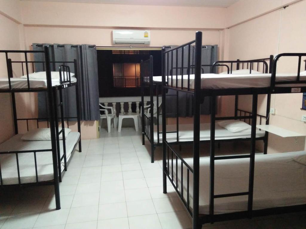 The Galiness International Backpacker Hostel Phuket Patong Buitenkant foto