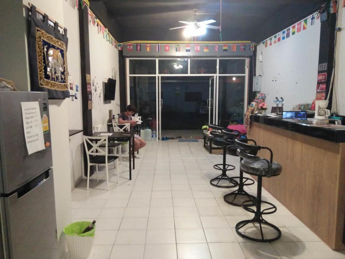 The Galiness International Backpacker Hostel Phuket Patong Buitenkant foto
