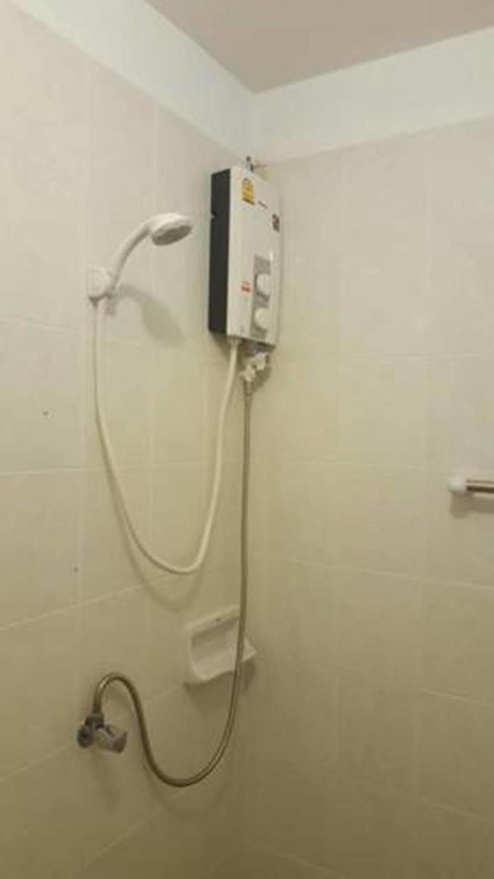 The Galiness International Backpacker Hostel Phuket Patong Buitenkant foto