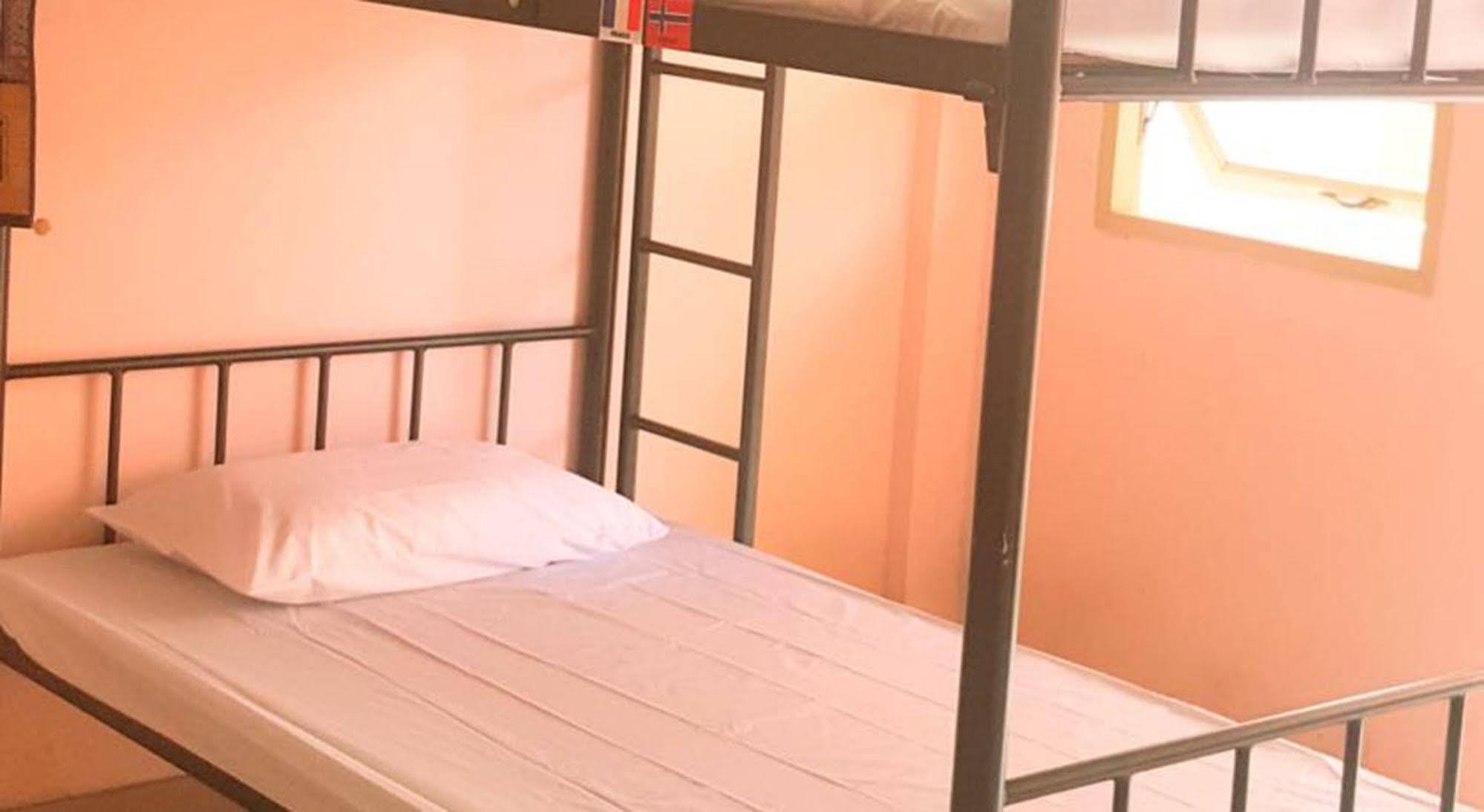 The Galiness International Backpacker Hostel Phuket Patong Buitenkant foto